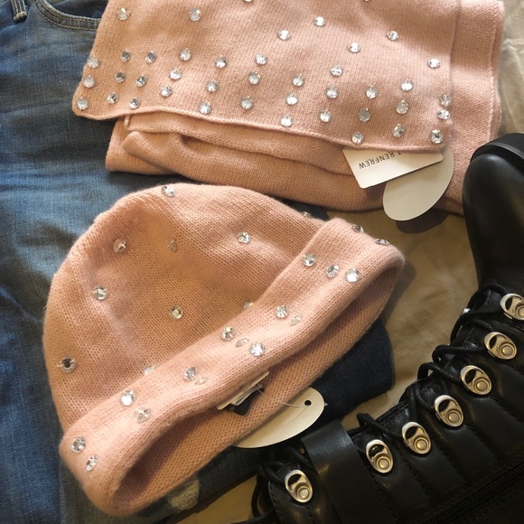 Nwt Cashmere 2 pc winter set holt renfrew - Picture 4 of 14